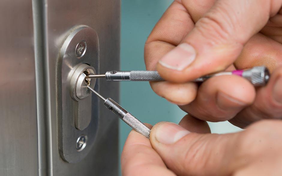 serrurier porte claquée Garches